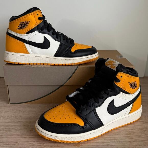 Nike Air Jordan Retro High 'Yellow Toe' Sneakers Y- W